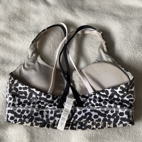 Lululemon Black and White Energy Bra Size 6 - Picture 2 of 4